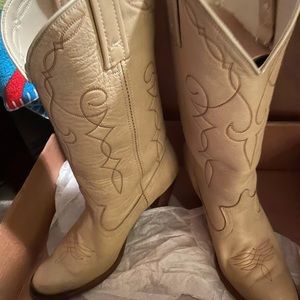 Acme women’s cowboy boots. Good condition